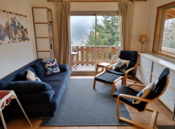 Chalet 96 living room with view on the moutains