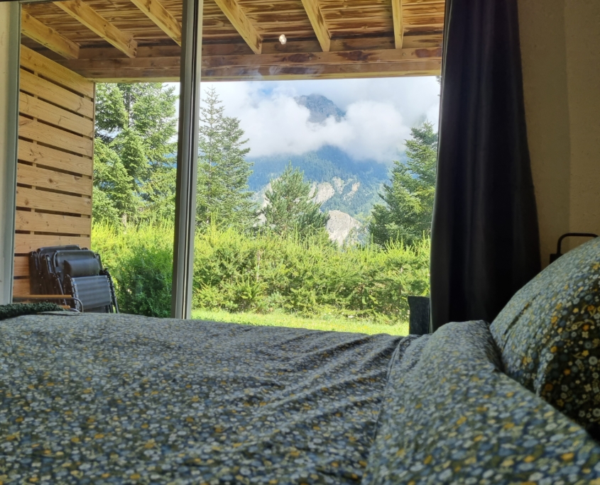 Chalet 96 La Norma - Bedroom double bed with mountain view Chalet 96 La Norma - Bedroom double bed with mountain view