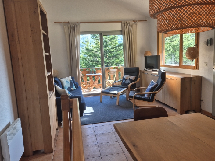 Chalet 96 La Norma - living room from the kitchen Chalet 96 La Norma - living room from the kitchen