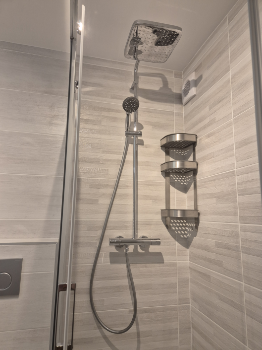 La Norma Chalet 96 - new luxurious bathroom rain shower La Norma Chalet 96 - new luxurious bathroom rain shower